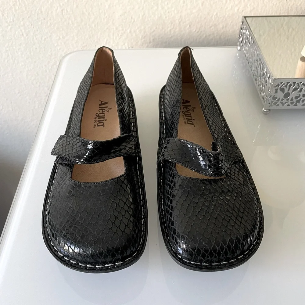 ALEGRÍA “Feliz” Black Mary Jane Shoes- Snake Embossed - Picture 2 of 10